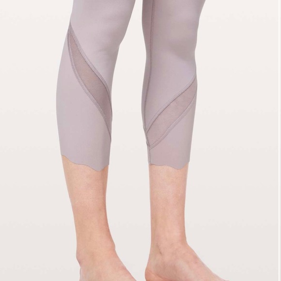 Lululemon Wunder Under Crop II - Picture 3 of 9